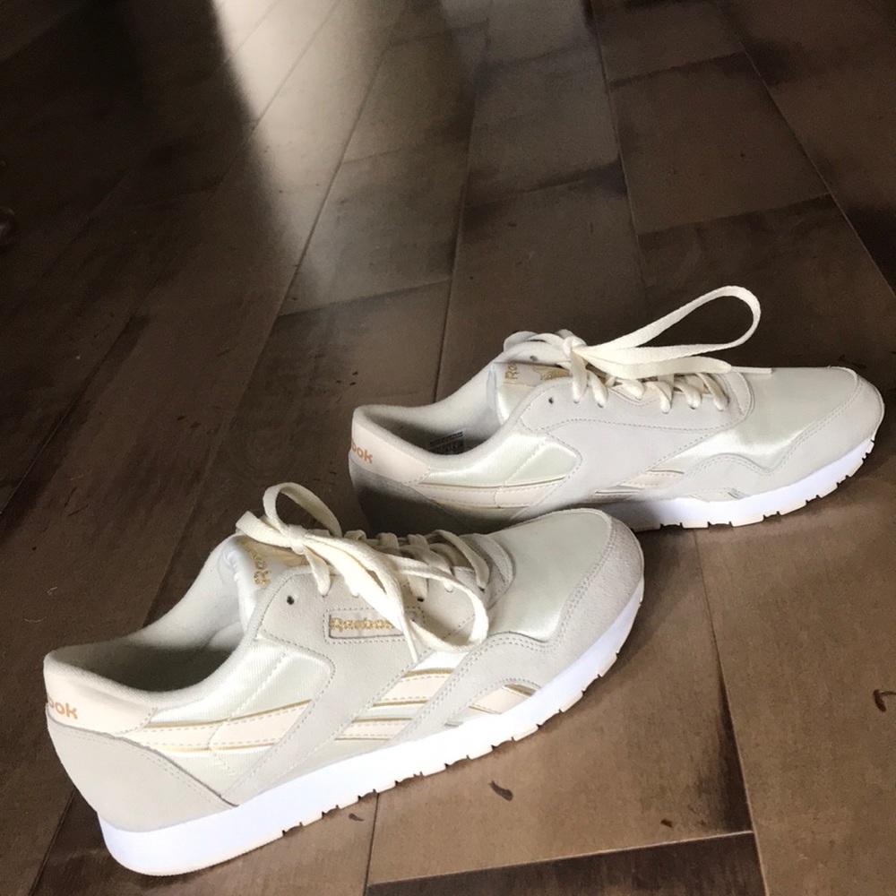 Reebok classic size 9 cream and white.  Worn once